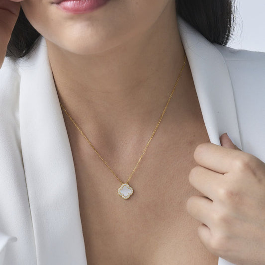 White Clover Sparkly Necklace - Leia Store